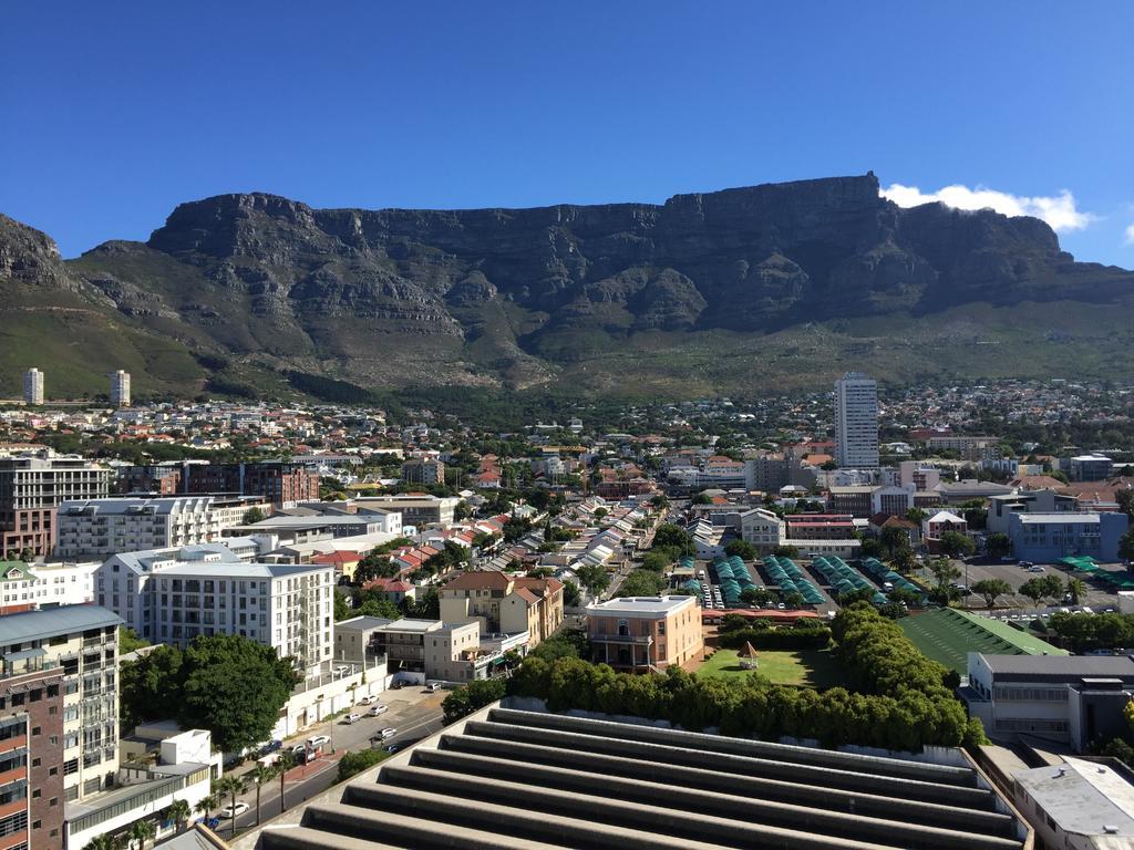 Urban Oasis At Perspectives Apartment Cape Town Room photo